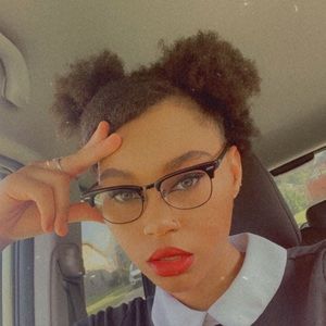 Meet your Posher, Vanessa